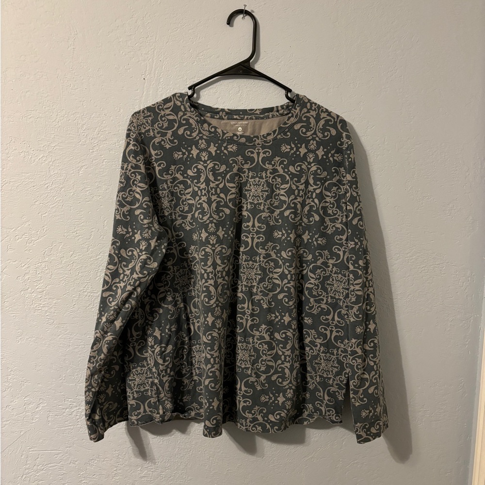 2x blue and grey filigree top